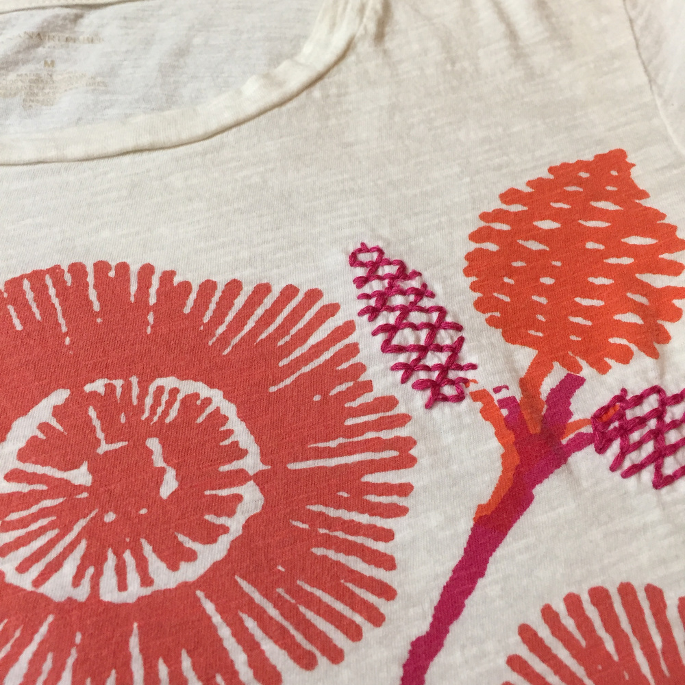 *50% OFF BUNDLES*Banana Republic Embroidered tee